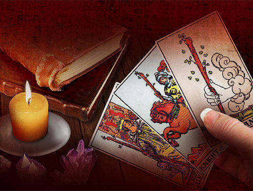 Tarot karte,sveća i knjige